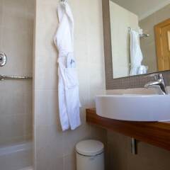 The Caleta Hotel Health, Beauty & Conference Centre ванная фото 2