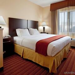 Holiday Inn Express Hotel & Suites Greenville Airport комната для гостей фото 3