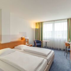 Отель Ramada by Wyndham Hannover Германия, Ганновер - отзывы, цены и фото номеров - забронировать отель Ramada by Wyndham Hannover онлайн комната для гостей фото 2