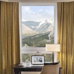 Отель Fairmont Banff Springs сейф в номере