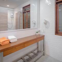 Tiny Taladnoi Hostel Бангкок ванная