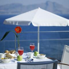 Lindos Blu Luxury Hotel & Suites - Adults Only в номере