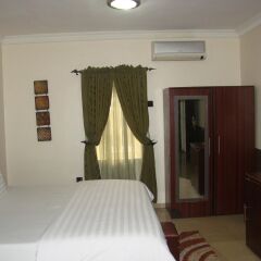 Отель Charlies Place And Suite комната для гостей фото 2