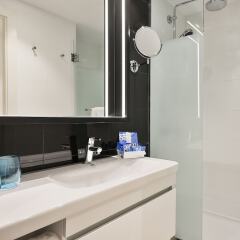 Tryp Barcelona Apolo Hotel ванная