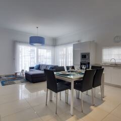 Отель Luxury Apartment IN Fort Cambridge With Pool Мальта, Слима - отзывы, цены и фото номеров - забронировать отель Luxury Apartment IN Fort Cambridge With Pool онлайн комната для гостей фото 3