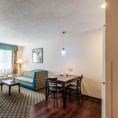 Отель Mainstay Suites Frederick комната для гостей фото 4