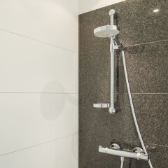 Отель Motel One Frankfurt-Römer ванная