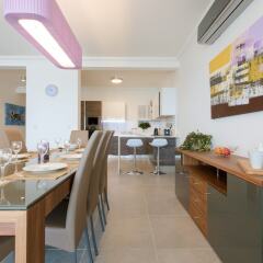 Отель Seafront Luxury Apartment, Pool and Great Location Мальта, Слима - отзывы, цены и фото номеров - забронировать отель Seafront Luxury Apartment, Pool and Great Location онлайн питание