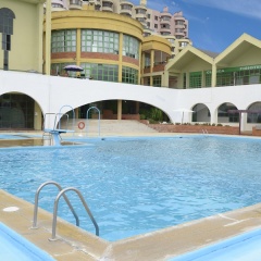 Отель Ramada by Wyndham Lisbon бассейн фото 2