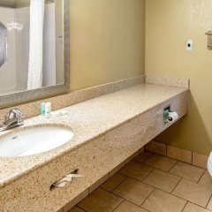 Quality Inn & Suites in Seville, United States of America from 102$, photos, reviews - zenhotels.com bathroom photo 2