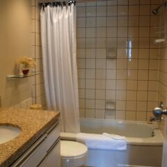 Отель Rosellen Suites At Stanley Park Канада, Ванкувер - отзывы, цены и фото номеров - забронировать отель Rosellen Suites At Stanley Park онлайн ванная фото 2