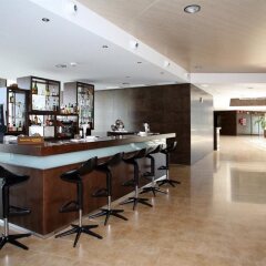 Отель R2 Bahía Playa Design Hotel & Spa Wellness - Adults Only Испания, Тарахалехо - отзывы, цены и фото номеров - забронировать отель R2 Bahía Playa Design Hotel & Spa Wellness - Adults Only онлайн гостиничный бар