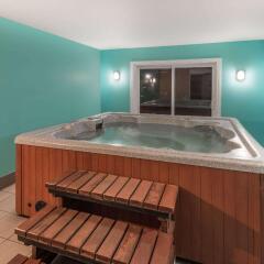 Отель Howard Johnson by Wyndham Quebec City Канада, Квебек - отзывы, цены и фото номеров - забронировать отель Howard Johnson by Wyndham Quebec City онлайн бассейн