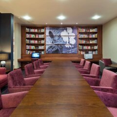 Отель Hampton by Hilton Luton Airport развлечения