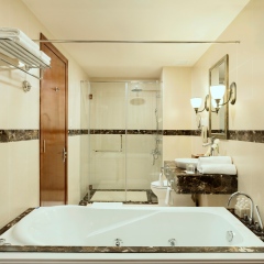 Отель Sunrise Nha Trang Beach Hotel & Spa Вьетнам, Нячанг - 5 отзывов об отеле, цены и фото номеров - забронировать отель Sunrise Nha Trang Beach Hotel & Spa онлайн ванная фото 2