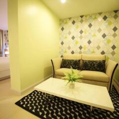 Апартаменты Trebel Service Apartment Pattaya Паттайя комната для гостей фото 3