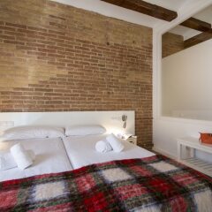 Апартаменты Happy People Ramblas Harbour Apartments Барселона комната для гостей фото 4
