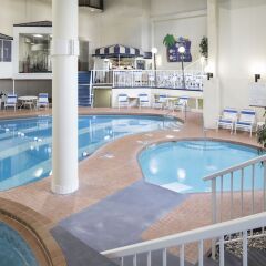 Отель Sheraton Cavalier Calgary Hotel Канада, Калгари - отзывы, цены и фото номеров - забронировать отель Sheraton Cavalier Calgary Hotel онлайн бассейн фото 3