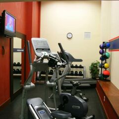 Отель Hampton Inn & Suites Mexico City - Centro Historico Мехико фитнесс-зал