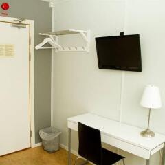 Отель Masthuggsterassens Vandrarhem & Mini Hotell Швеция, Гётеборг - отзывы, цены и фото номеров - забронировать отель Masthuggsterassens Vandrarhem & Mini Hotell онлайн удобства в номере фото 2