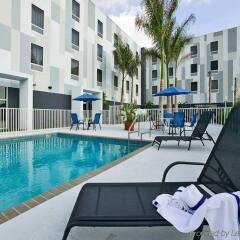 Отель Hampton Inn Suites Sarasota/Bradenton Airport бассейн фото 3