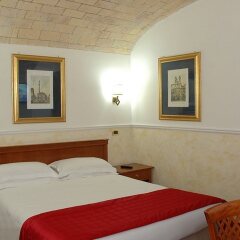 Hotel Relais Patrizi сейф в номере