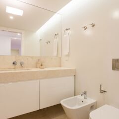 Апартаменты Mouraria Blue Three-Bedroom Apartment w/ Parking - by LU Holidays ванная