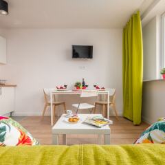 Отель Little Home - Wspólna 41 Польша, Варшава - отзывы, цены и фото номеров - забронировать отель Little Home - Wspólna 41 онлайн комната для гостей фото 5