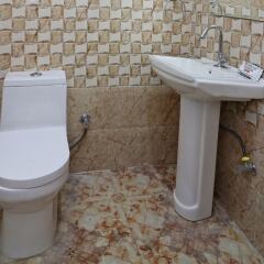 OYO 14711 Hotel Natraj ванная фото 2