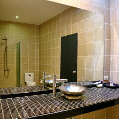 Отель East Suites бассейн