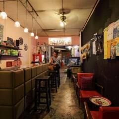 Отель Phuket 43 Guesthouse гостиничный бар