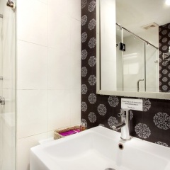 Отель Bally Suite Silom Бангкок ванная
