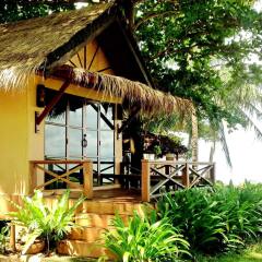 Отель Nautilus Right On The Beach Resort Ланта гостиничный бар