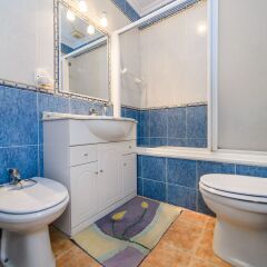 Отель Bungalow Bennecke Casa Stone Испания, Ориуэла - отзывы, цены и фото номеров - забронировать отель Bungalow Bennecke Casa Stone онлайн ванная