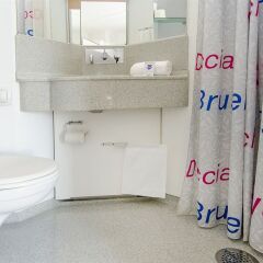 Отель Cabinn City Дания, Копенгаген - 5 отзывов об отеле, цены и фото номеров - забронировать отель Cabinn City онлайн ванная фото 2