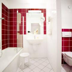 Отель Strandhotel Alte Donau Австрия, Вена - отзывы, цены и фото номеров - забронировать отель Strandhotel Alte Donau онлайн ванная фото 2