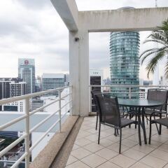 Отель ZEN Home Parkview KLCC Малайзия, Куала-Лумпур - отзывы, цены и фото номеров - забронировать отель ZEN Home Parkview KLCC онлайн балкон