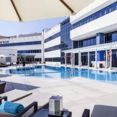 Отель Crowne Plaza Dubai - Deira Дубай бассейн фото 2