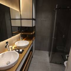 Отель Boutique Hotel Whisky Албания, Тирана - отзывы, цены и фото номеров - забронировать отель Boutique Hotel Whisky онлайн ванная