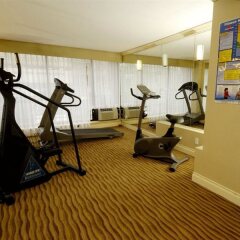 Отель Park Inn & Suites by Radisson, Vancouver Канада, Ванкувер - отзывы, цены и фото номеров - забронировать отель Park Inn & Suites by Radisson, Vancouver онлайн фитнесс-зал фото 2