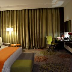 Отель Holiday Inn Jeddah Gateway комната для гостей фото 5