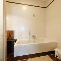 Отель Seafront Luxury Apartment Incl Pool Мальта, Слима - отзывы, цены и фото номеров - забронировать отель Seafront Luxury Apartment Incl Pool онлайн ванная фото 2