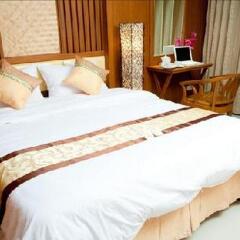Отель Green Point Resort Бангкок комната для гостей фото 2