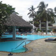 Отель Bamburi Beach Бамбури бассейн фото 3