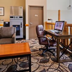 Отель BEST WESTERN PLUS Valemount Inn & Suites интерьер отеля