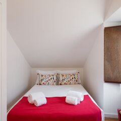 Отель Alecrim 4 · Bright Tailor Made in the Heart of Lisbon Лиссабон комната для гостей фото 4