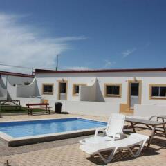 Отель PenichePraia - Bungalows, Campers & Spa бассейн фото 3