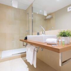 Отель Aparthotel Senator Barcelona ванная фото 2