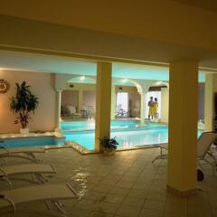 Hotel Borgo dei Poeti Wellness Resort Манерба-дель-Гарда бассейн
