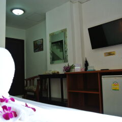 Отель Karon Sunshine Guesthouse & Bar удобства в номере фото 2